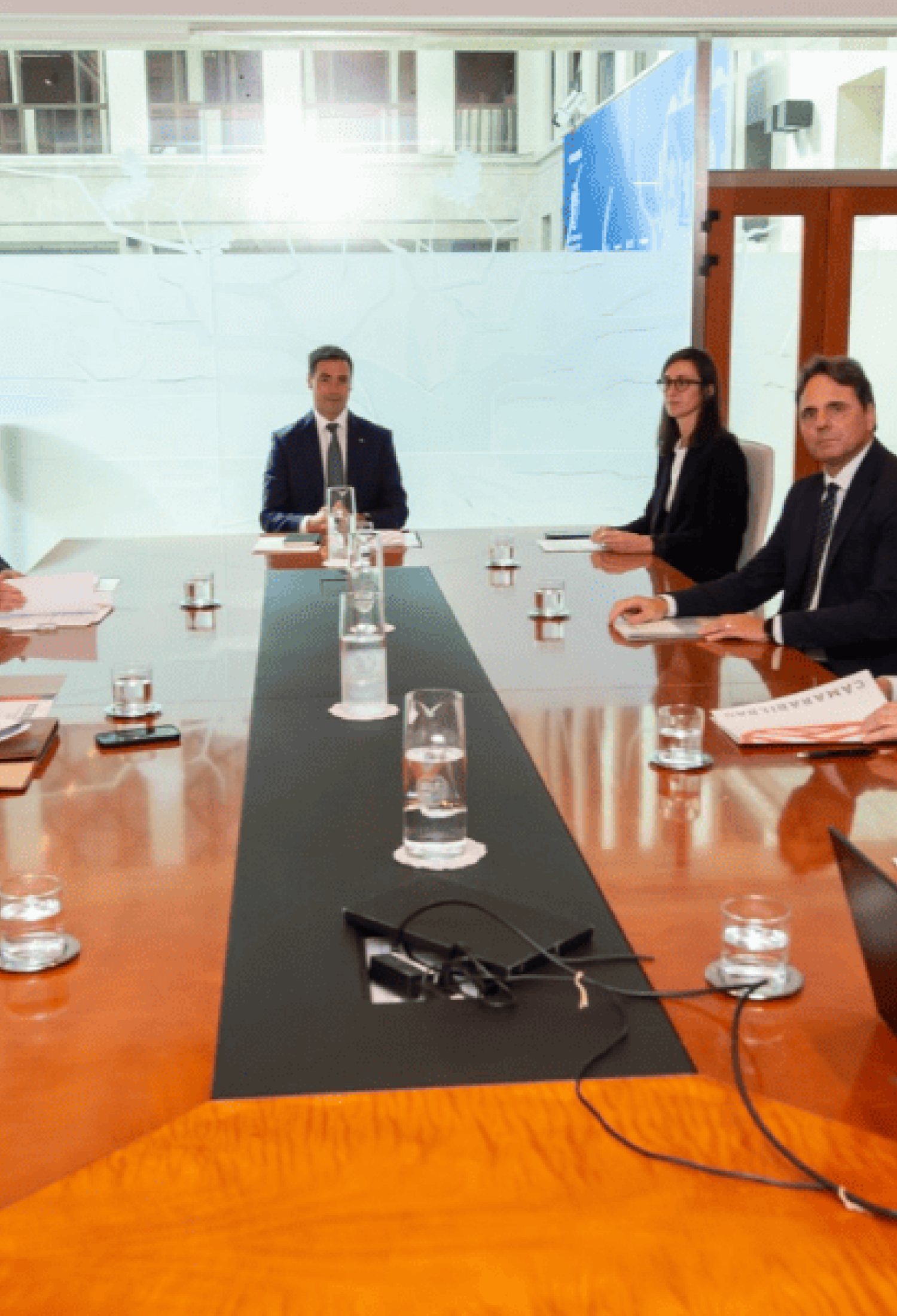 El lehendakari recibe a Eusko Ganberak para abordar la competitividad, las infraestructuras y la Macrorregión Atlántica